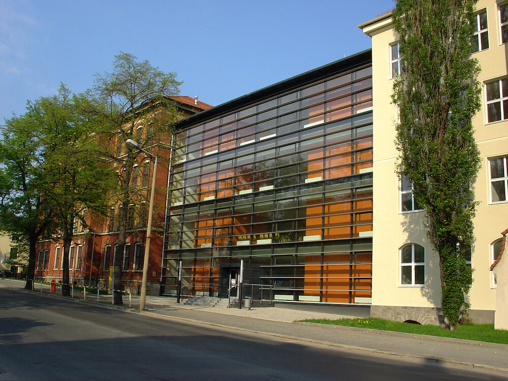 Haupteingang mit Verbinder