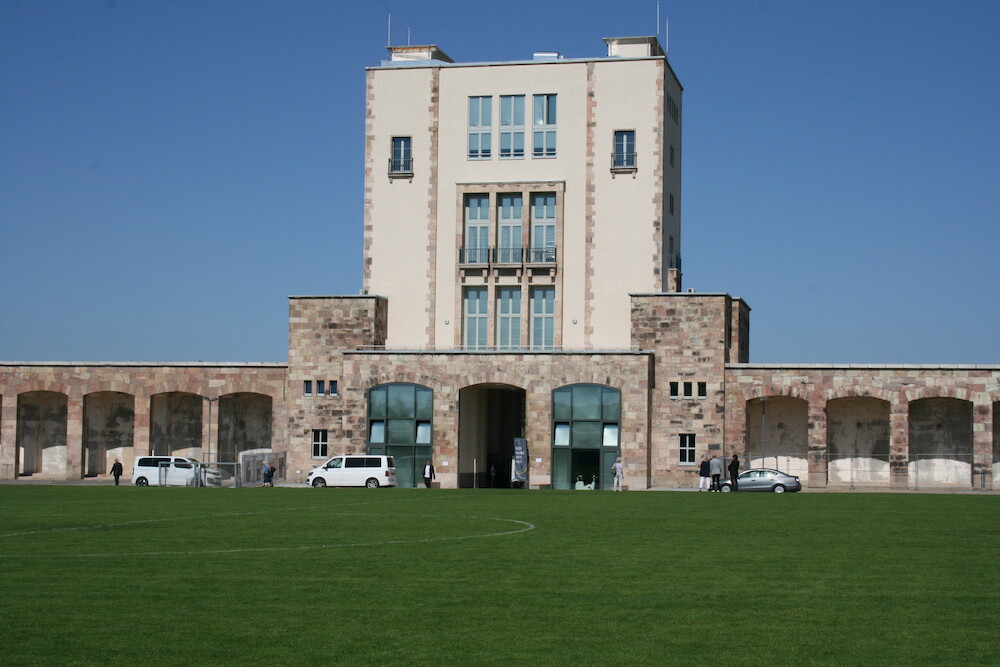 Ansicht Straßenseite mit Eingang