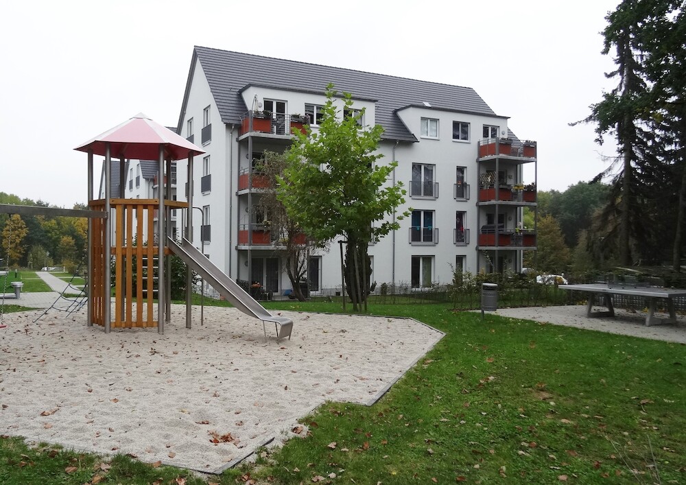 Hofansicht mit Spielplatzanlage