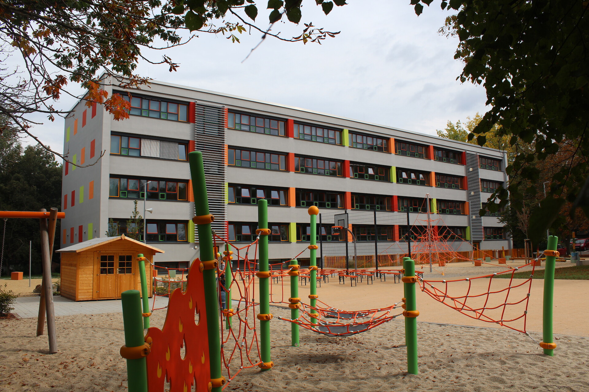 Hofbereich mit Spielanlagen